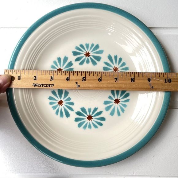 SOLD Fiesta Fiestaware Rare Vintage 1960’s Hawaiian 12 Point Daisy Dinner Plate - Picture 2 of 8